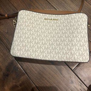 Pre-Owned, Barely Used Michael Kors Purse with Strap